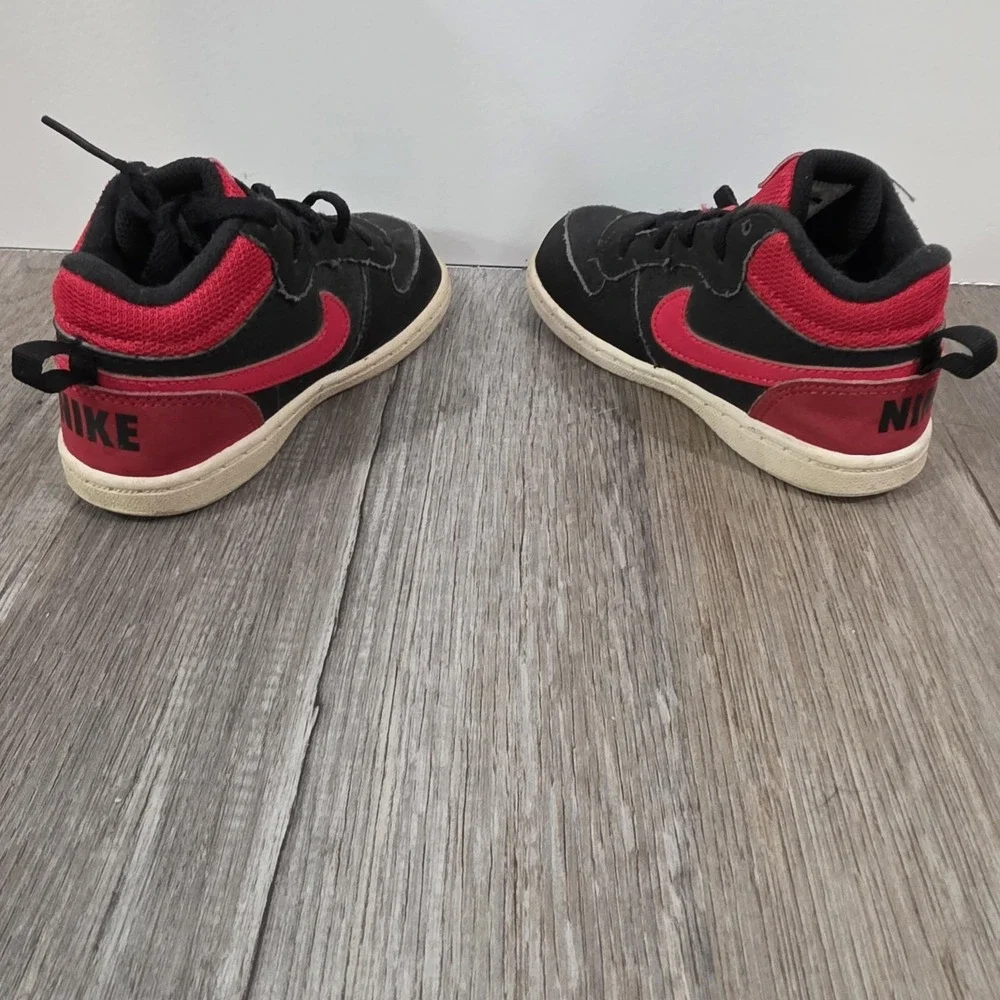 Nike Court Burough Mid Boys Sneakers‎ Size 8 Little Kids Black Red Basketball
